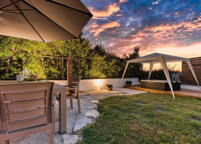 Mi Casa - Serene Garden Retreat, 2 Bedroom House
