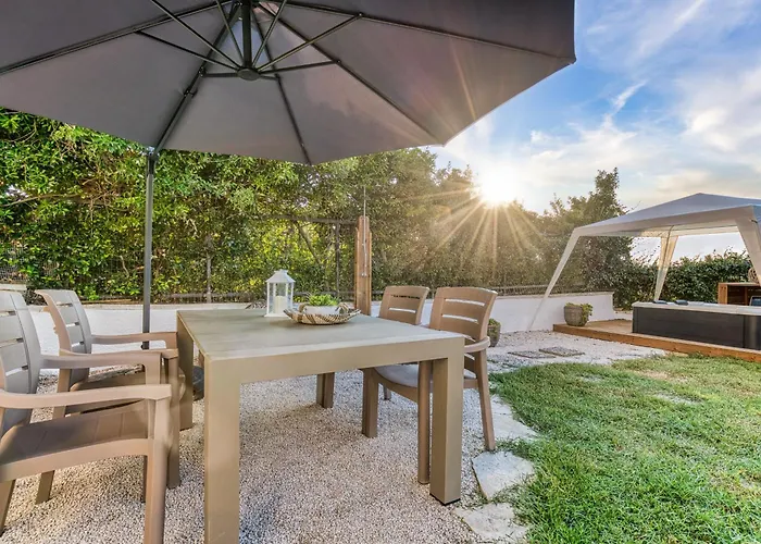 Mi Casa - Serene Garden Retreat, 2 Bedroom House Hébergement de vacances *