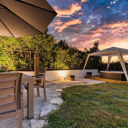 Mi Casa - Serene Garden Retreat, 2 Bedroom House