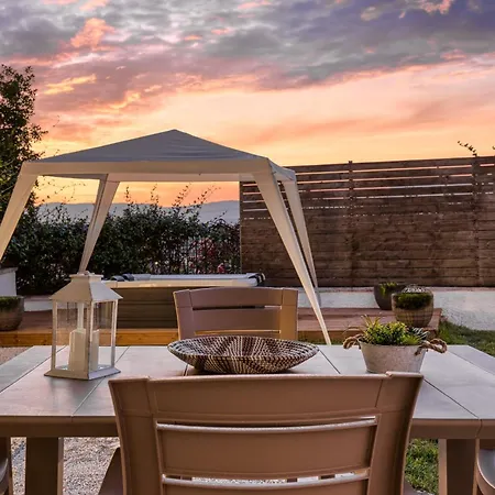 Mi Casa - Serene Garden Retreat, 2 Bedroom House Semesterbostad *
