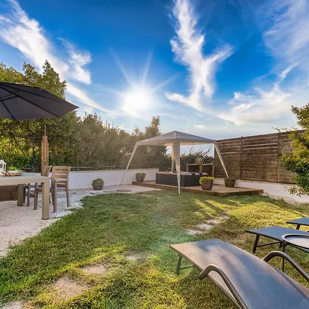 Hébergement de vacances Mi Casa - Serene Garden Retreat, 2 Bedroom House